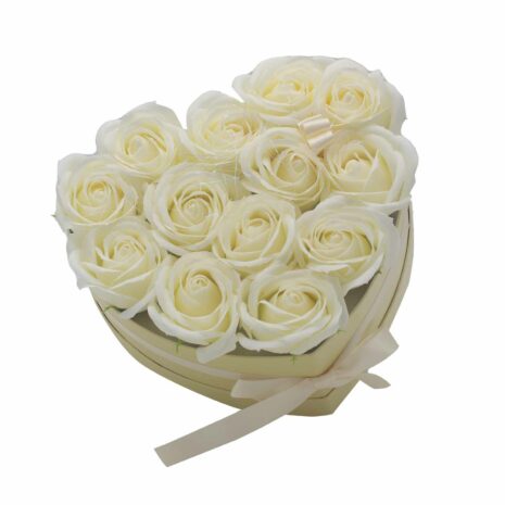Bouquet cadeau de fleurs de savon - 13 roses crème - cœur