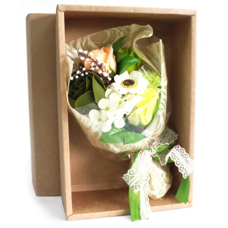 Caja de regalo de jabón verde con rosas y claveles-2