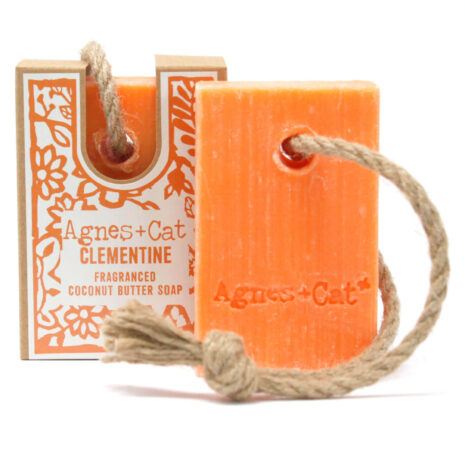 jabón vegano de clementina en una cuerda-3